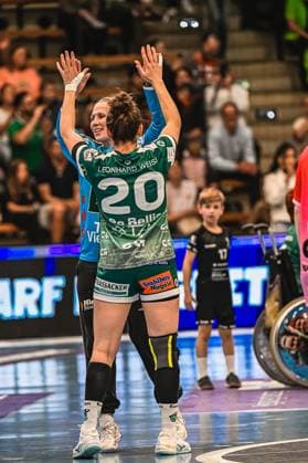Handball ALSCO HBF SV Halle Neustadt vs Frisch auf Göppingen Women on 17 05 2026 in the EWS Arena Göppingen Louisa De Bellis and goalkeeper Celina Meißner high-five each other after a successful match and celebrate their teams victory in green jerseys Louisa De Bellis 20, Frisch auf Göppingen and Celina Meißner 61, Frisch auf Göppingen Copyright: xspeedshotx