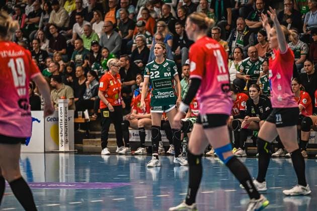 Scene with Sina Ehmann 22 Frisch auf Göppingen Women , Lea Gruber 19 SV Halle Neustadt and Marie Polakova 23 SV Halle Neustadt Scene with Sina Ehmann 22 Frisch auf Göppingen Women and Lea Gruber 19 SV Halle Neustadt Copyright: xspeedshotx