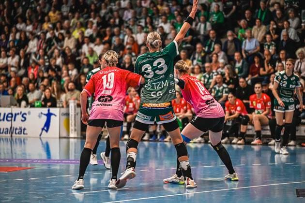 Scene with Lea Gruber 19 SV Halle Neustadt , Luisa Schulze 33 Frisch auf Göppingen Women and Tina Wagenlader 14 SV Halle Neustadt Scene with Lea Gruber 19 SV Halle Neustadt and Luisa Schulze 33 Frisch auf Göppingen Women Copyright: xspeedshotx