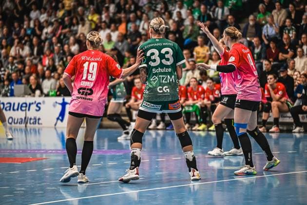 Scene with Lea Gruber 19 SV Halle Neustadt , Luisa Schulze 33 Frisch auf Göppingen Women and Tina Wagenlader 14 SV Halle Neustadt Scene with Lea Gruber 19 SV Halle Neustadt and Luisa Schulze 33 Frisch auf Göppingen Women Copyright: xspeedshotx