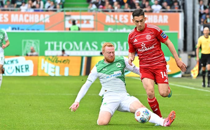 17 05 2026 Soccer Season 2025 2026 2 Soccer Bundesliga 34 Matchday SpVgg Greuther Fürth Kleeblatt Fortuna Düsseldorf Sportfoto Zink MeZi xmexzix DFL regulations prohibit any use of photographs as image sequences and or quasi video only for editorial use Paul Will 13, SpVgg Greuther Fürth Sotiris Alexandropoulos 14, Fortuna Düsseldorf F95, rechts