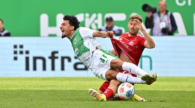 17 05 2026 Soccer Season 2025 2026 2 Soccer Bundesliga 34 Matchday SpVgg Greuther Fürth Kleeblatt Fortuna Düsseldorf Sportfoto Zink MeZi xmexzix DFL regulations prohibit any use of photographs as image sequences and or quasi video only for editorial use Sayfallah Ltaief 47, SpVgg Greuther Fürth in front of Christopher Lenz 3, Fortuna Düsseldorf F95, right