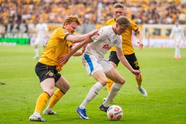 17 05 2026, xomx, Soccer 2 Bundesliga, Dynamo Dresden Holstein Kiel v l Robert Wagner Dynamo Dresden and Alexander Bernhardsson Holstein Kiel in a duel on the ball DFL DFB REGULATIONS PROHIBIT ANY USE OF PHOTOGRAPHS as IMAGE SEQUENCES and or QUASI VIDEO Dresden