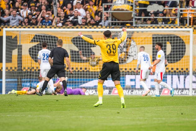 17 05 2026, xomx, Fußball 2 Bundesliga, Dynamo Dresden Holstein Kiel v l jubelt, Torjubel, Tor, Goal, Jubel, Freude, freuen zum 2 0 durch Vincent Vermeij Dynamo Dresden DFL DFB REGULATIONS PROHIBIT ANY USE OF PHOTOGRAPHS as IMAGE SEQUENCES and or QUASI VIDEO Dresden