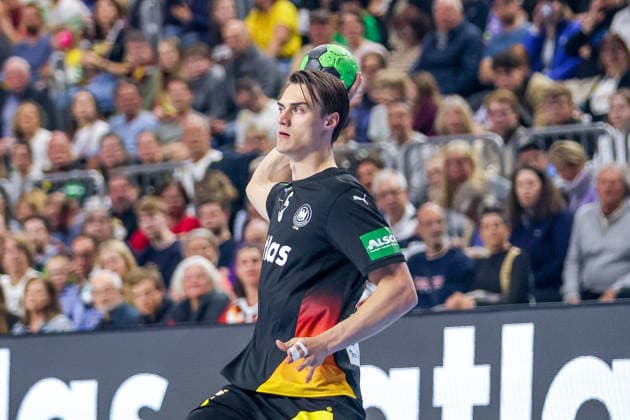 17 05 2026, xkwix, handball, international match, Germany Denmark , Lanxess Arena in Cologne Miro Schluroff Germany 05 throwing a pass Photo xKamilxWilkowskixPressefotoKochx Nordrhein Westfalen Germany