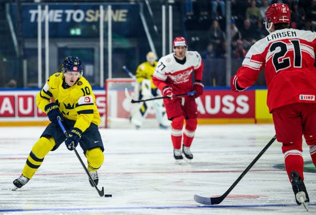 260517 Simon Holmström of Sweden during the 2026 IIHF Ice Hockey World Championship match between Denmark and Sweden on May 17, 2026 in Fribourg Photo Jesper Zerman BILDBYRAN kod JZ JZ0716 ishockey ice hockey ishockey vm 2026 vm 2026 iihf world championship danmark denmark sverige sweden bbeng  Copyright: JESPERxZERMAN BB260517JZ021