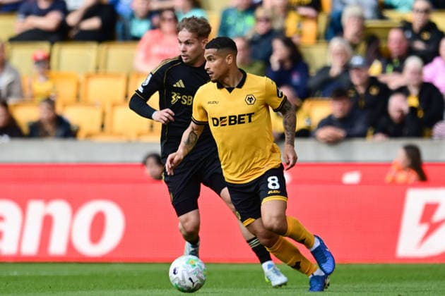 Wolverhampton Wanderers v Fulham, Premier League Wolverhampton Wanderers midfielder Joao Gomes (8) under pressure from Fulham midfielder Emile Smith-Rowe (32) during the Premier League match between Wolverhampton Wanderers and Fulham at Molineux, Wolverhampton, UK on 17 May 2026. Wolverhampton Molineux West Midlands UK Editorial use only DataCo restrictions apply See www.football-dataco.com , Copyright: xDennisxGoodwinx PSI-24264-0031