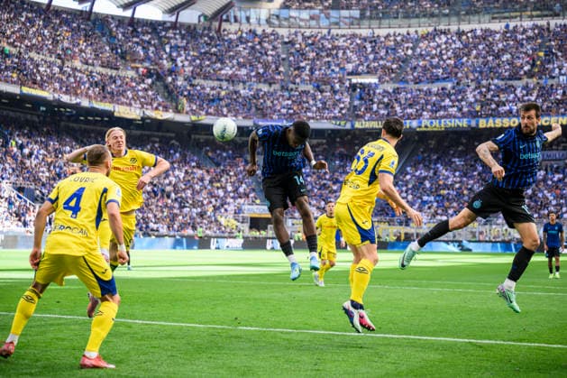 FC Internazionale v Hellas Verona FC - Serie A Ange-Yoan Bonny of FC Internazionale scores a goal form a header during the Serie A football match between FC Internazionale and Hellas Verona FC. Milan Italy Copyright: xNicolòxCampox