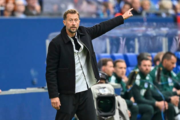 Lars Kornetka Braunschweig gestures gestures gestures 17 05 2026 ¢ Football ¢ FC Schalke 04 vs Eintracht Braunschweig, Veltins Arena, Gelsenkirchen, DFB DFL REGULATIONS PROHIBIT ANY USE OF PHOTOGRAPHS AS IMAGE SEQUENCES AND OR QUASI VIDEO Copyright: xpepphotox xSaschaxWeizx pep00321, pep_20260517_hm_360233