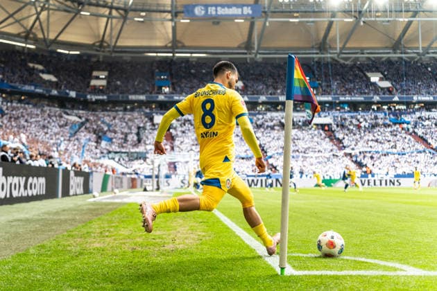 Germany 2 Bundesliga 2025 2026, Matchday 34 FC Schalke 04 vs Eintracht Braunschweig 17 05 2026 Veltins Arena Gelsenkirchen, North Rhine-Westphalia Mehmet Aydin Eintracht Braunschweig 8 corner Copyright: xCelinaxLeiersx