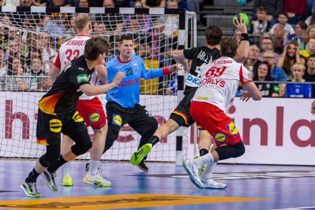 Mens Handball International Match, Germany Denmark May 17, 2026 Emil Bergholt Denmark, 33 , Kevin Moller Denmark, 20 , Johannes Golla Germany Deutschland, 4 , Steven Plucnar Denmark, 69 , Mens Handball International Match, Germany Denmark May 17, 2026 Copyright: xBEAUTIFULxSPORTS Erlhofx