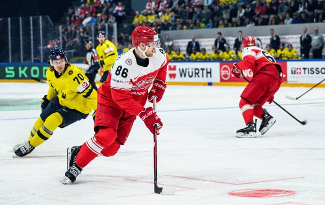 260517 Oscar Sundqvist of Sweden and Joachim Blichfeld of Denmark during the 2026 IIHF Ice Hockey World Championship match between Denmark and Sweden on May 17, 2026 in Fribourg Photo Jesper Zerman BILDBYRAN kod JZ JZ0716 ishockey ice hockey ishockey vm 2026 vm 2026 iihf world championship danmark denmark sverige sweden bbeng  Copyright: JESPERxZERMAN BB260517JZ022
