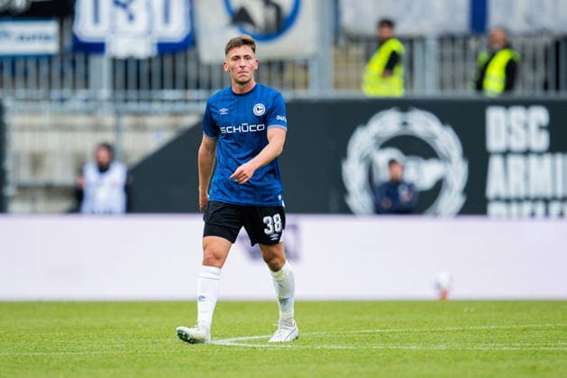 17 05 2026 Soccer, 2025 2026, 2 Bundesliga, Matchday 34, DSC Arminia Bielefeld Hertha BSC Berlin L R Marius Wörl Bielefeld after the goal to 0 1 by Linus Gechter Berlin DFL REGULATIONS PROHIBIT ANY USE OF PHOTOGRAPHS AS IMAGE SEQUENCES AND OR QUASI VIDEO