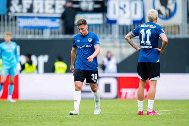 17 05 2026 Soccer, 2025 2026, 2 Bundesliga, Matchday 34, DSC Arminia Bielefeld Hertha BSC Berlin L R Marius Wörl Bielefeld , Joel Grodowski Bielefeld after the goal to 0 1 by Linus Gechter Berlin DFL REGULATIONS PROHIBIT ANY USE OF PHOTOGRAPHS AS IMAGE SEQUENCES AND OR QUASI VIDEO
