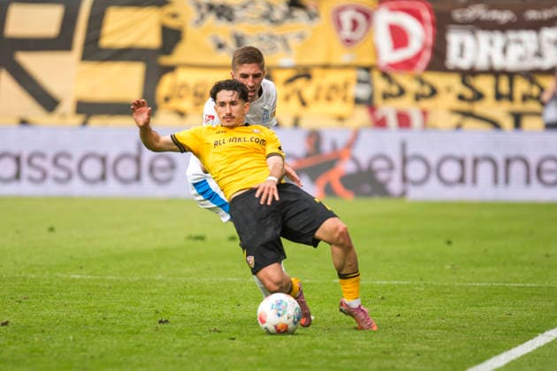 17 05 2026, xomx, Soccer 2 Bundesliga, Dynamo Dresden Holstein Kiel v l Jason Ceka Dynamo Dresden and Marko Ivezic Holstein Kiel in a duel on the ball DFL DFB REGULATIONS PROHIBIT ANY USE OF PHOTOGRAPHS as IMAGE SEQUENCES and or QUASI VIDEO Dresden