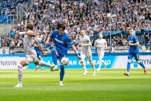 17 05 2026, xdaymx, Soccer 2 Bundesliga, Karlsruher SC VfL Bochum, vl Farid Alfa Ruprecht VfL Bochum and Shio Fukuda Karlsruher SC DFL DFB REGULATIONS PROHIBIT ANY USE OF PHOTOGRAPHS as IMAGE SEQUENCES and or QUASI VIDEO Karlsruhe