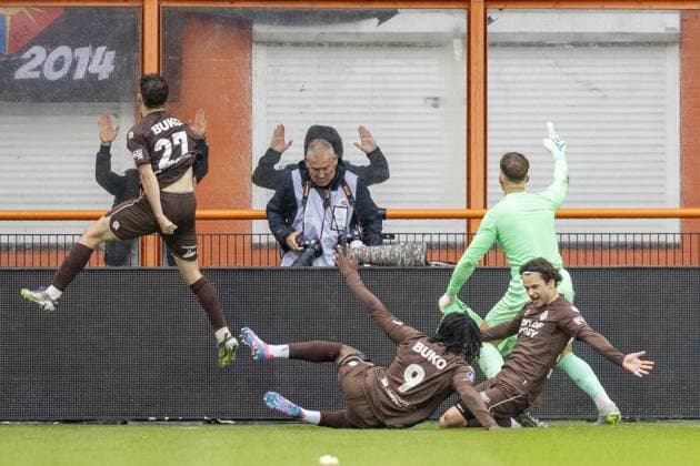 VOLENDAM , 17-05-2026 , KRAS Stadium , season 2025 2026 , Dutch , eredivisie , match between FC Volendam and Telstar , picture shows, Telstar goalkeeper Ronald Koeman jr 1-2 Volendam - Telstar  x203760345x Copyright: