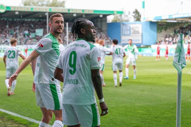 Dennis Srbeny 7 Spvgg Greuther Fuerth and Noel Futkeu 9 Spvgg Greuther Fuerth cheer after the 3 0, SpVgg Greuther Fuerth vs Fortuna Duesseldorf, Football, Men, 2 Bundesliga, DFL, Season 2025 2026, 34 Matchday, Second round, 17 05 2026 DFB regulations prohibit any use of photographs as image sequences and or quasi video Fuerth Bayern Germany Copyright: xkolbert-press MartinxAgüerax