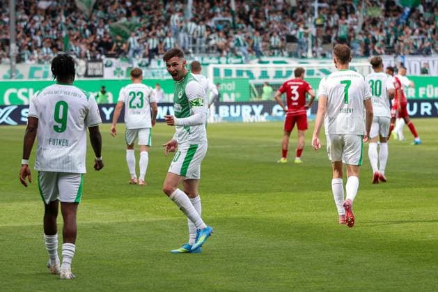 Noel Futkeu 9 Spvgg Greuther Fuerth cheers with Branimir Hrgota 10 Spvgg Greuther Fuerth after the 3 0, SpVgg Greuther Fuerth vs Fortuna Duesseldorf, Football, Men, 2 Bundesliga, DFL, Season 2025 2026, 34 Matchday, Second round, 17 05 2026 DFB regulations prohibit any use of photographs as image sequences and or quasi video Fuerth Bayern Germany Copyright: xkolbert-press MartinxAgüerax