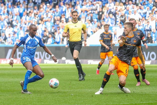 17 05 2026, xgox, Fußball 2 Bundesliga 1 FC Magdeburg 1 FC Kaiserslautern emspor, v l Silas Gnaka Magdeburg, 25 , Fabian Kunze Kaiserslautern, 6 Zweikampf, Duell, Kampf, tackle DFL DFB REGULATIONS PROHIBIT ANY USE OF PHOTOGRAPHS as IMAGE SEQUENCES and or QUASI VIDEO Magdeburg