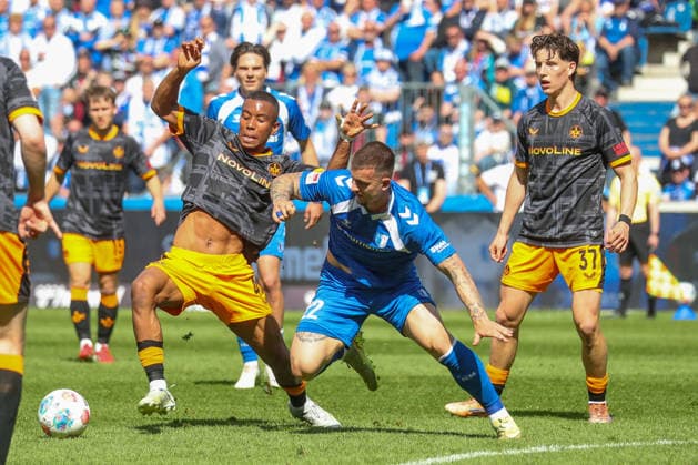 17 05 2026, xgox, Soccer 2 Bundesliga 1 FC Magdeburg 1 FC Kaiserslautern emspor, v l David Schramm Kaiserslautern, 41 , Mateusz Zukowski Magdeburg, 22 , Leon Robinson Kaiserslautern, 37 duel, fight, tackle DFL DFB REGULATIONS PROHIBIT ANY USE OF PHOTOGRAPHS as IMAGE SEQUENCES and or QUASI VIDEO Magdeburg