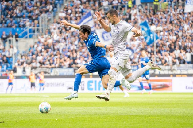 17 05 2026, xdaymx, Soccer 2 Bundesliga, Karlsruher SC VfL Bochum, vl Shio Fukuda Karlsruher SC and Erhan Masovic VfL Bochum in duel DFL DFB REGULATIONS PROHIBIT ANY USE OF PHOTOGRAPHS as IMAGE SEQUENCES and or QUASI VIDEO Karlsruhe