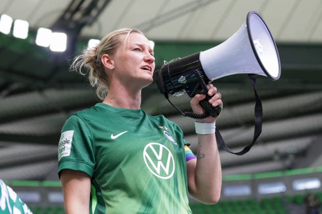 17 05 2026, xgrfx, Soccer Google Pixel Women Bundesliga, VfL Wolfsburg 1 FC Nürnberg v l Verabschiedung, Alexandra Popp VfL Wolfsburg DFL DFB REGULATIONS PROHIBIT ANY USE OF PHOTOGRAPHS as IMAGE SEQUENCES and or QUASI VIDEO Wolfsburg