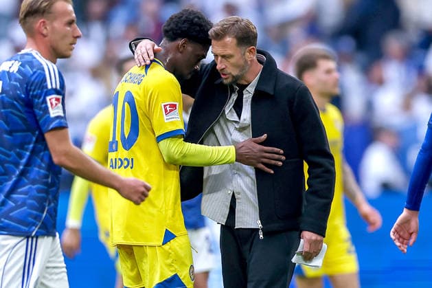 17 05 2026, Football, FC Schalke 04 Eintracht Braunschweig, 34 Matchday, 2 Fußball Bundesliga, Veltins Arena Gelsenkirchen, Season 2025 2026 Head coach Lars Kornetka Braunschweig hc alongside Mehmet Aydin Braunschweig 10 DFB regulations prohibit any use of photographs as image sequences and or quasi video Nordrhein Westfalen Germany