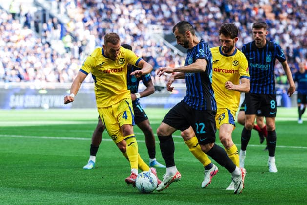 IPA84789730 - Henrikh Mkhitaryan of FC Internazionale seen in action during Serie A 2025 26 football match between FC Internazionale and Hellas Verona FC at San Siro Stadium in Milan, Italy  Copyright: xFabrizioxCarabelli IPAxSportx xx 84789730