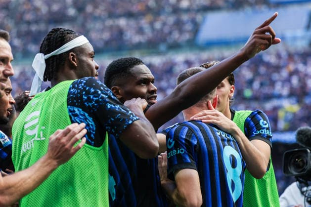 IPA84789733 - Ange-Yoan Bonny of FC Internazionale celebrates with his teammates after scoring a goal during Serie A 2025 26 football match between FC Internazionale and Hellas Verona FC at San Siro Stadium in Milan, Italy  Copyright: xFabrizioxCarabelli IPAxSportx xx 84789733