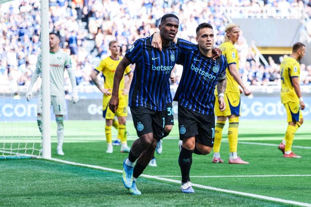 IPA84789735 - Ange-Yoan Bonny of FC Internazionale celebrates after scoring a goal with Lautaro Martinez of FC Internazionale during Serie A 2025 26 football match between FC Internazionale and Hellas Verona FC at San Siro Stadium in Milan, Italy  Copyright: xFabrizioxCarabelli IPAxSportx xx 84789735