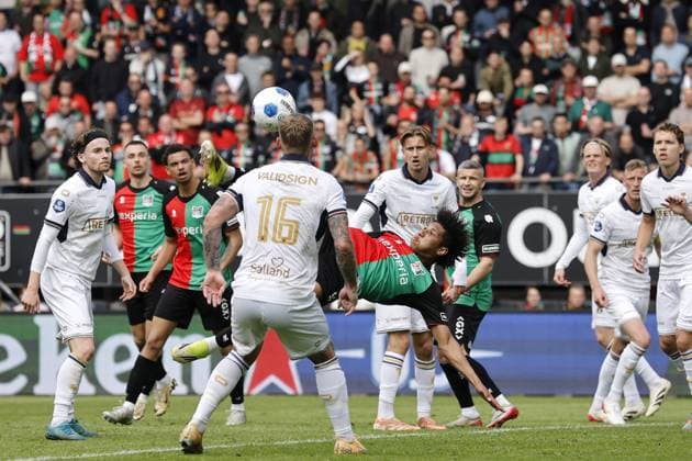 NIJMEGEN - (lr) Victor Edvardsen of Go Ahead Eagles, Neo Lebreton of NEC Nijmegen scores an overhead kick during the Dutch Eredivisie match between NEC Nijmegen and Go Ahead Eagles at De Goffert on May 17, 2026 in Nijmegen, the Netherlands. BART STOUTJESDIJK ANP Eredivisie 2025-2026 xVIxANPxSportx xxANPxIVx 558551046 originalFilename: 558551046.jpg