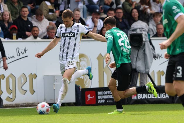 17 05 2026, Football, Men, 2 Bundesliga, Season 2025 2026, SV 07 Elversberg SC Preußen Münster, Lukas Petkov SV 07 Elversberg , Marco Meyerhöfer SC Preußen Münster Elversberg Ursapharm Arena an der Kaiserlinde Saarland Germany DEU Copyright: xSebastianxBachx