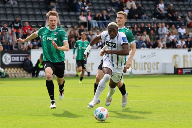 17 05 2026, Football, Men, 2 Bundesliga, Season 2025 2026, SV 07 Elversberg SC Preußen Münster, David Mokwa SV 07 Elversberg , Paul Jaeckel SC Preußen Münster Elversberg Ursapharm Arena an der Kaiserlinde Saarland Germany DEU Copyright: xSebastianxBachx