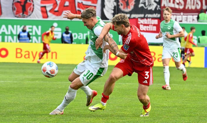 17 05 2026 Soccer Season 2025 2026 2 Soccer Bundesliga 34 Matchday SpVgg Greuther Fürth Kleeblatt Fortuna Düsseldorf Sportfoto Zink xwoxzix DFL regulations prohibit any use of photographs as image sequences and or quasi video only for editorial use Felix Klaus 30, SpVgg Greuther Fürth Christopher Lenz 3, Fortuna Düsseldorf F95