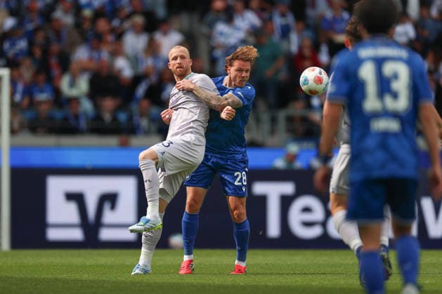 Marcel Franke Karlsruher SC, 28 in duel with Philipp Hofmann VfL Bochum, 33 , Karlsruher SC vs VfL Bochum, 2 Bundesliga, Matchday 34, 2025 2026, 17 05 2026, DFL REGULATIONS PROHIBIT ANY USE OF PHOTOGRAPHS AS IMAGE SEQUENCES AND OR QUASI VIDEO, Karlsruher SC vs VfL Bochum, 2 Bundesliga, Matchday 34, 2025 2026, 17 05 2026 Karlsruhe Copyright: xEibner-Pressefoto JanxPrihodax EP_JPA