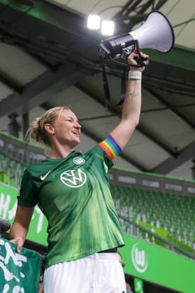 17 05 2026, xgrfx, Soccer Google Pixel Women Bundesliga, VfL Wolfsburg 1 FC Nürnberg v l Verabschiedung, Alexandra Popp VfL Wolfsburg DFL DFB REGULATIONS PROHIBIT ANY USE OF PHOTOGRAPHS as IMAGE SEQUENCES and or QUASI VIDEO Wolfsburg