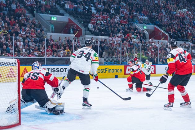 ZURICH, SWITZERLAND - MAY 17: Istvan Sofron (Hungary, 20) shooting the 1:1 Goal against Austria during the Preliminary Round - Group A Match 13 between Austria and Hungary at the IIHF Ice hockey, Eishockey World Championship, WM, Weltmeisterschaft 2026, Swiss Life Arena on May 17, 2026 in Zurich, Switzerland. Zurich Switzerland Copyright: xTimoxSteinx