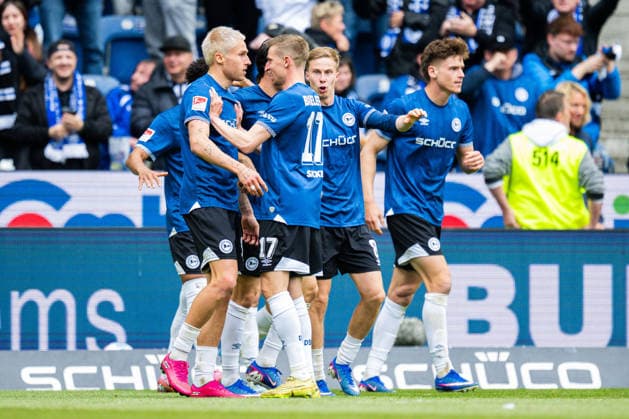 17 05 2026 Soccer, 2025 2026, 2 Bundesliga, Matchday 34, DSC Arminia Bielefeld Hertha BSC Berlin L R Joel Grodowski Bielefeld celebrates after his goal to 1 1 in a jubilant crowd with Arne Sicker Bielefeld , Sam Schreck Bielefeld , Maximilian Großer Bielefeld DFL REGULATIONS PROHIBIT ANY USE OF PHOTOGRAPHS AS IMAGE SEQUENCES AND OR QUASI VIDEO