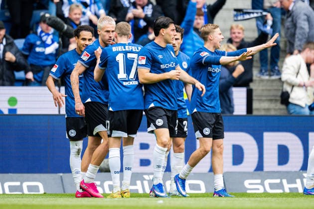 17 05 2026 Soccer, 2025 2026, 2 Bundesliga, Matchday 34, DSC Arminia Bielefeld Hertha BSC Berlin 2L Joel Grodowski Bielefeld celebrates after his goal for 1 1 in a jubilant crowd with L R Monju Momuluh Bielefeld , Arne Sicker Bielefeld , Stefano Russo Bielefeld , Christopher Lannert Bielefeld , Sam Schreck Bielefeld DFL REGULATIONS PROHIBIT ANY USE OF PHOTOGRAPHS AS IMAGE SEQUENCES AND OR QUASI VIDEO