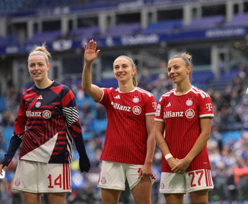 Photo Katharina Naschenweng FC Bayern and Arianna CARUSO right and left Alara SEHITLER FC Bayern Fußball Pixel Bundesliga der Frauen 26 Spieltag am So 17 05 2026 Hamburger SV FC Bayern München