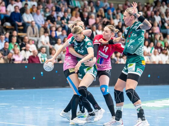 Sina Ehmann Frisch Auf Women, 22 is stopped by Tina Wagenlader SV Union Halle Neustadt, 14 and Lea Gruber SV Union Halle Neustadt, 19, Frisch Auf Goeppingen vs SV Union Halle Neustadt, Handball, 1 Bundesliga, Season 2025 2026, 17 05 2026 Frisch Auf Goeppingen vs SV Union Halle Neustadt, Handball, 1 Bundesliga, Season 2025 2026, 17 05 2026 Goeppingen Copyright: xMichaelxSchmidt Eibner-Pressefotx EP_MST