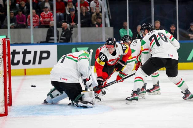 Ice hockey, Eishockey - IIHF WC 2026 ZURICH,SWITZERLAND,17.MAY.26 - ICE HOCKEY - IIHF Ice Hockey World Championship, WM, Weltmeisterschaft 2026, group stage, Austria vs Hungary. Image shows Bence Balizs (HUN), Vinzenz Rohrer (AUT) and Zsombor Garat (HUN).  GEPAxpictures xMaticxKlansek