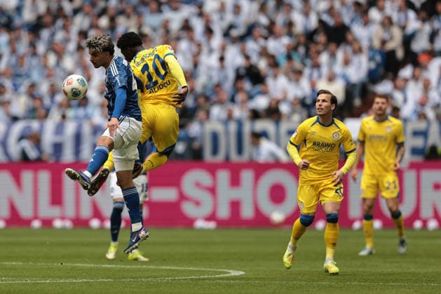 Mertcan Ayhan FC Schalke 04 and Faride Alidou Eintracht Braunschweig at the match of the 2 Bundesliga season 2025 26 FC Schalke 04 Eintracht Braunschweig Copyright Thomas Pakusch Copyright: Thomas Pakusch