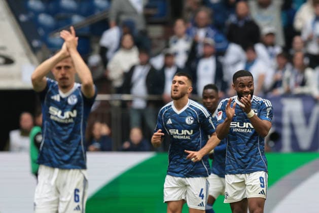 The players of FC Schalke 04 celebrate the 1-0 goal by Adil Aouchiche FC Schalke 04 during the match of the 2 Bundesliga season 2025 26 FC Schalke 04 Eintracht Braunschweig Copyright Thomas Pakusch Copyright: Thomas Pakusch