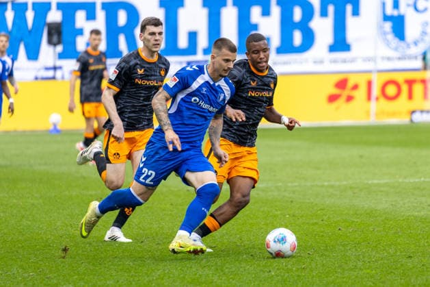 Germany 2 Bundesliga, Matchday 34, Season 2025 2026, 1 FC Magdeburg vs 1 FC Kaiserslautern Avnet Arena Magdeburg Schramm David 1 FC Kaiserslautern, 41 in duel against Zukowski Mateusz 1 FC Magdeburg, 22 Copyright: xMichellexLukax