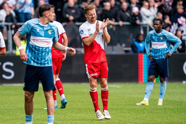 2026-05-17 FC Utrecht v Fortuna Sittard - Dutch Eredivisie UTRECHT, NETHERLANDS - MAY 17: Dani de Wit of FC Utrecht thanks the fans during the Dutch Eredivisie match between FC Utrecht and Fortuna Sittard at Stadion Galgenwaard on May 17, 2026 in Utrecht, Netherlands. Utrecht Stadion Galgenwaard Netherlands Content not available for redistribution in The Netherlands directly or indirectly through any third parties. Copyright: xGabrielxCalvinoxAlonsox