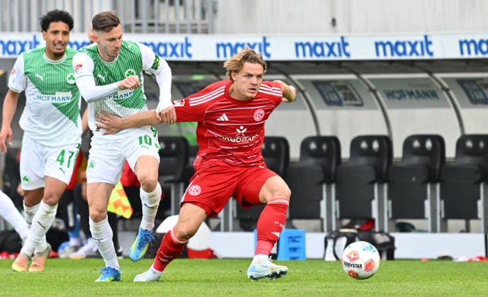 17 05 2026 Soccer Season 2025 2026 2 Soccer Bundesliga 34 Matchday SpVgg Greuther Fürth Kleeblatt Fortuna Düsseldorf Sportfoto Zink xwoxzix DFL regulations prohibit any use of photographs as image sequences and or quasi video only for editorial use Branimir Hrgota 10, SpVgg Greuther Fürth Christian Rasmussen 10, Fortuna Düsseldorf F95