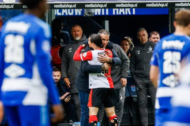 ZWOLLE - Anis Hadj Moussa of Feyenoord receives congratulations from Feyenoord coach Robin van Persie after scoring the 0-1 goal during the Dutch Eredivisie match between PEC Zwolle and Feyenoord at the MAC3Park stadium on May 17, 2026, in Zwolle, the Netherlands. VINCENT JANNINK ANP Eredivisie 2025-2026 xVIxANPxSportx xxANPxIVx 558552025 originalFilename: 558552025.jpg