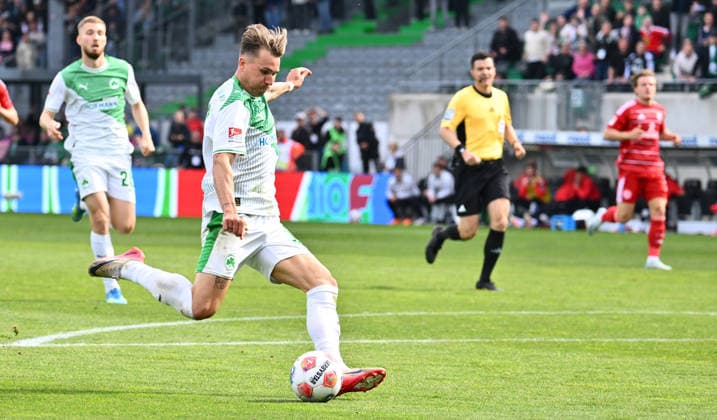 17 05 2026 Soccer Season 2025 2026 2 Soccer Bundesliga 34 Matchday SpVgg Greuther Fürth Kleeblatt Fortuna Düsseldorf Sportfoto Zink xwoxzix DFL regulations prohibit any use of photographs as image sequences and or quasi video only for editorial use Felix Klaus 30, SpVgg Greuther Fürth Chance Torchance